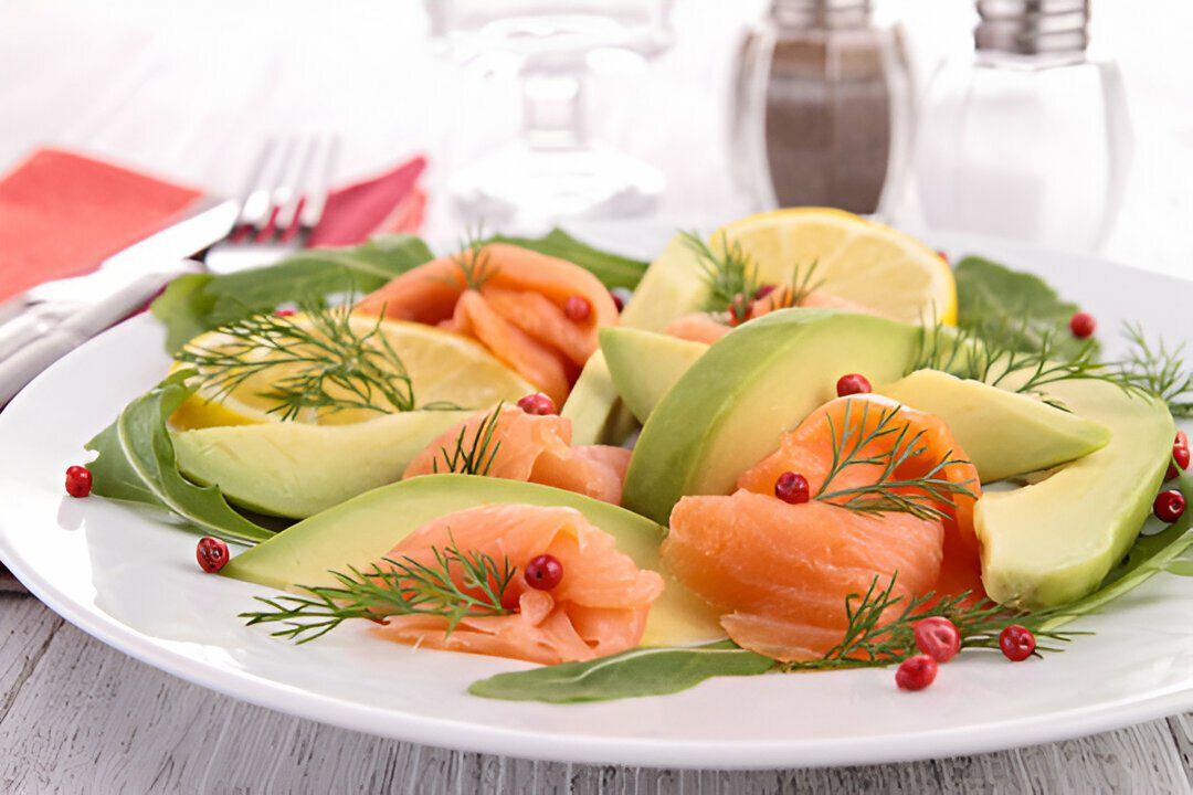 Smoked Salmon and Avocado Salad Recipe