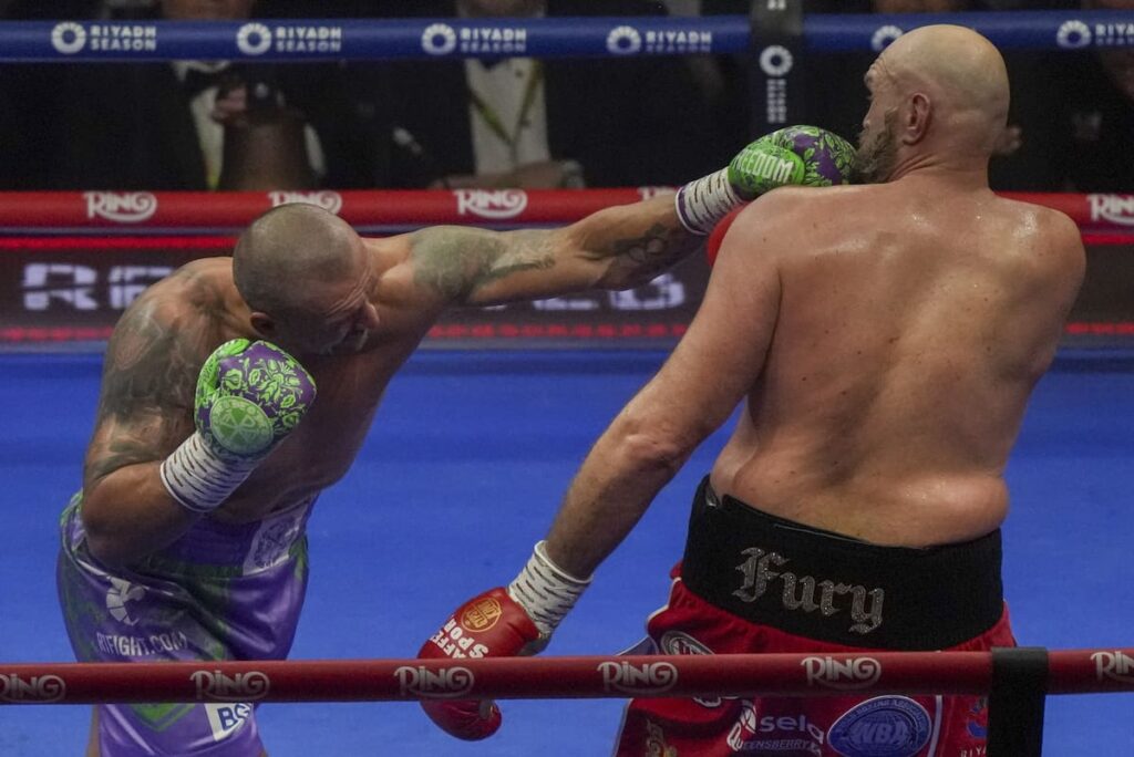 el-ingles-tyson-fury-recibe-un-golpe-del-PEFGMI4NR5GHLJ26TNHTXVKWFA.JPG