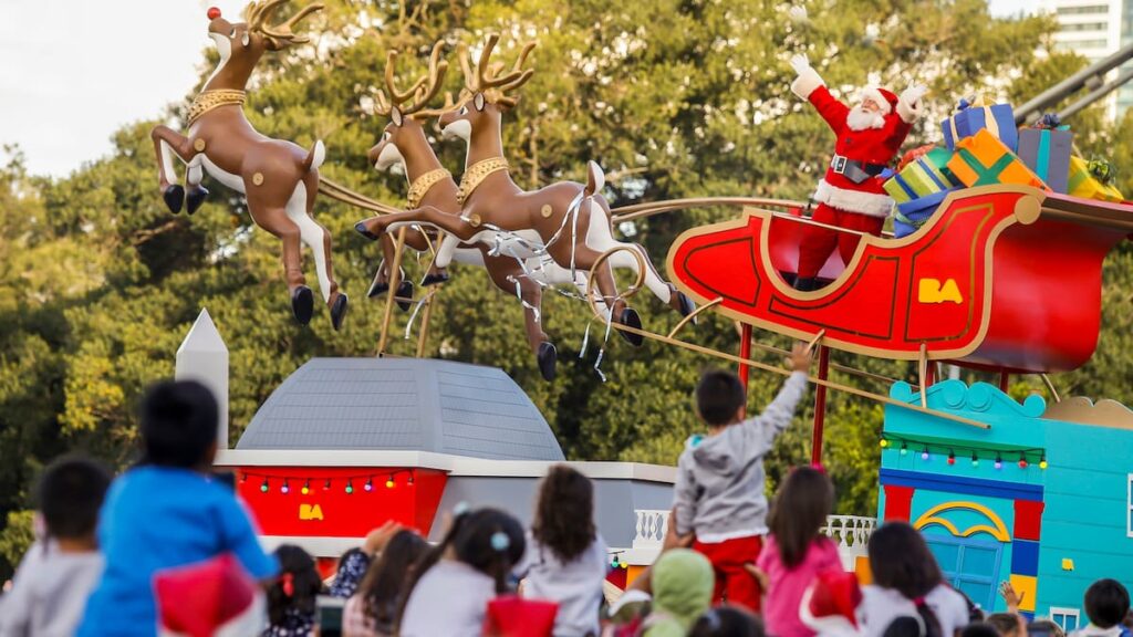 multitudinario-desfile-de-navidad-en-la-ciudad-de-GYKICJS4JBDTPPF44KIQ23YVZA.jpg