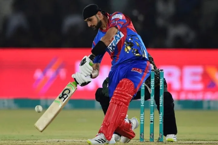 Shoaib-Malik-Bids-Farewell-to-Karachi-Kings-Ahead-of-PSL-10.webp.webp